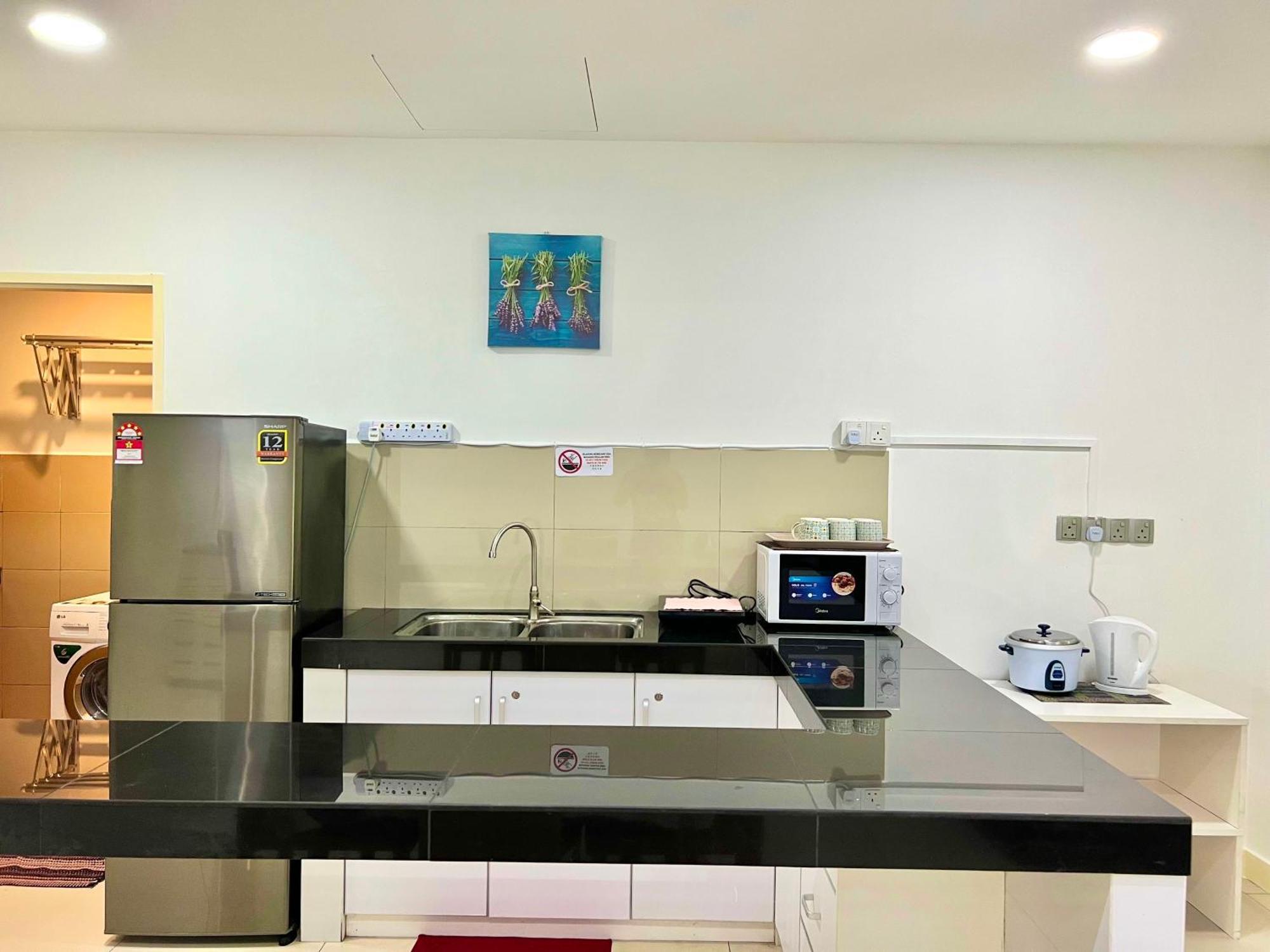 Capital O 90987 The Loft Residences Homestay @ Imago Shopping Mall 2 Kampong Sembulan Zewnętrze zdjęcie